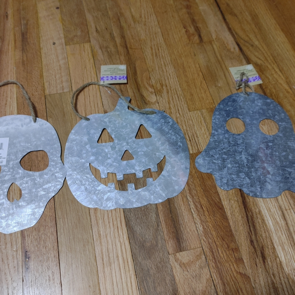 New Halloween metal signs